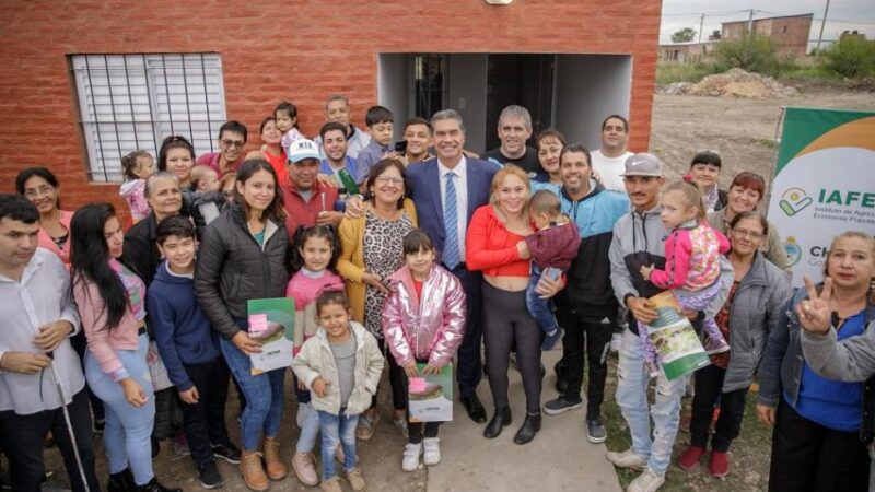 RESISTENCIA: EL GOBIERNO ENTREGÓ MÁS VIVIENDAS CONSTRUIDAS CON ORGANIZACIONES SOCIALES