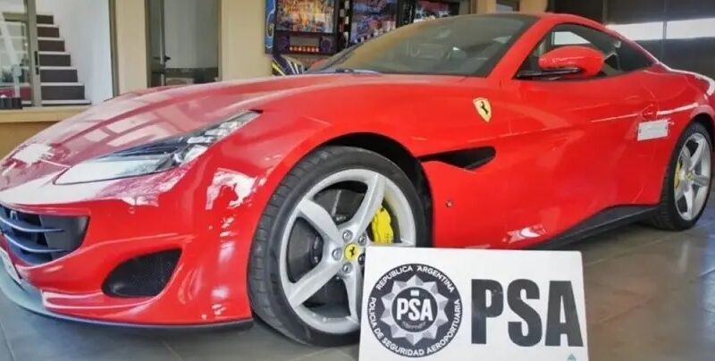 Una Ferrari, lingotes de oro y millones en efectivo: el botín de una banda de estafadores en Córdoba