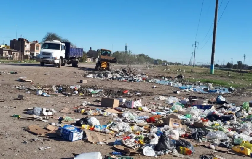 Un niño de 11 años jugaba en un basural y le explotó un parlante en la cara: perdió un dedo