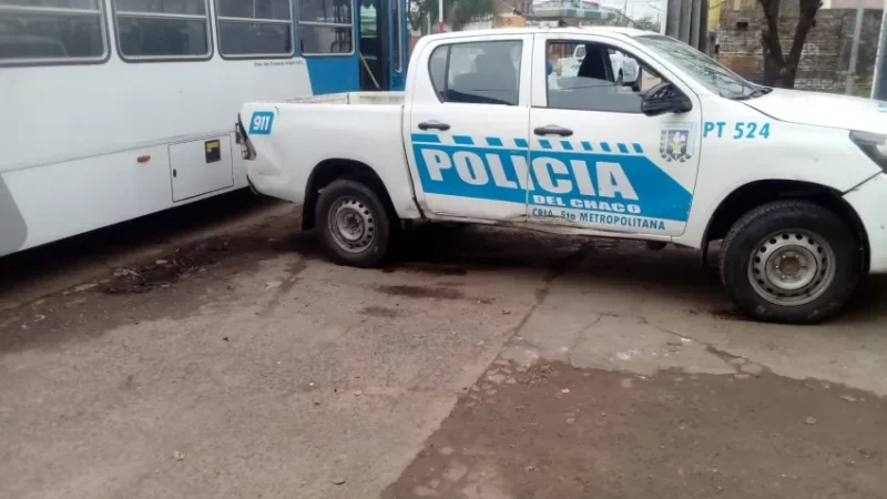 Choque entre un colectivo con pasajeros y una patrulla policial: todos resultaron ilesos