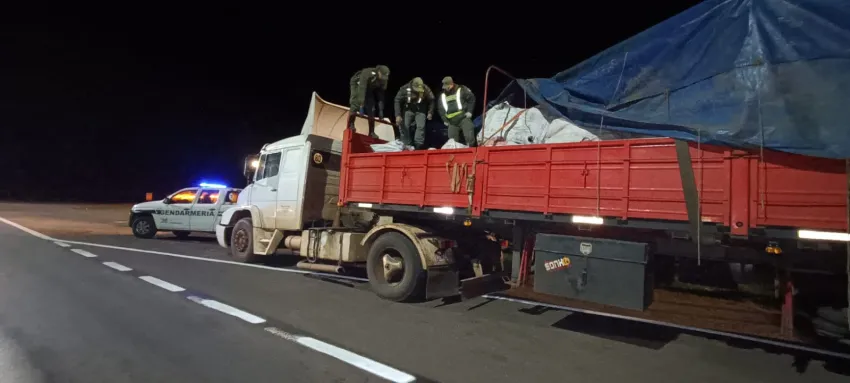 Gendarmería interceptó camiones con 40 toneladas de plomo y aluminio en Corrientes