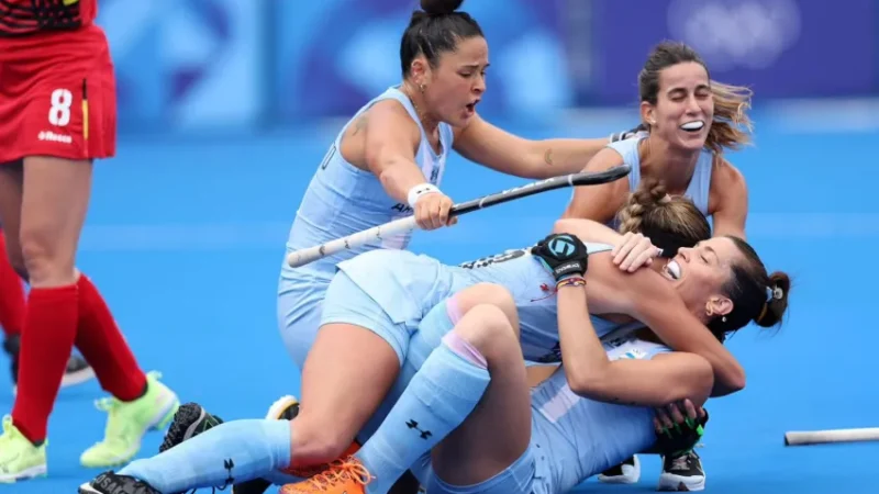 Las Leonas sumaron la tercera medalla olímpica para Argentina al vencer a Bélgica por penales