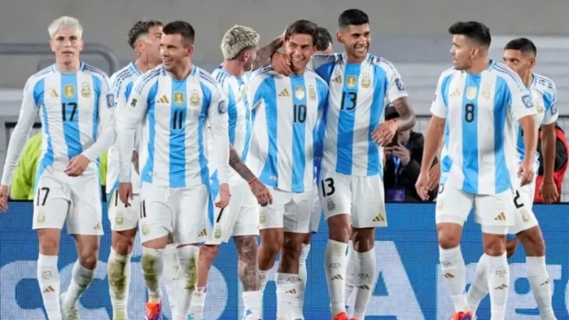 Argentina goleó a Chile 3 a 0 y se mantiene en la cima de las Eliminatorias